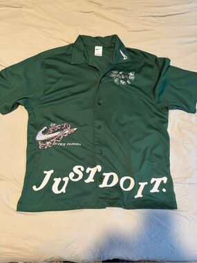 Nike Green Short-Sleeve Button Shirt with White 'Just Do It' Graphics